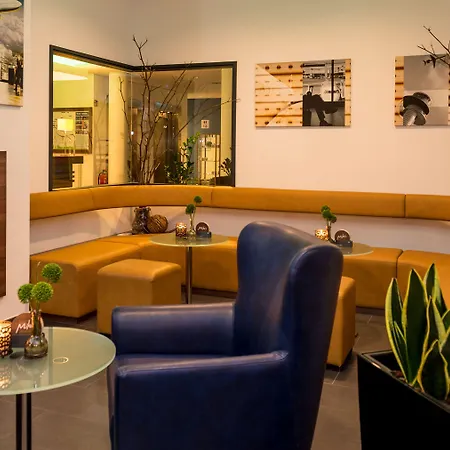 Hotel Express Airport By Ihg 3*