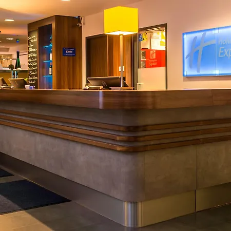 Hotel Express Airport By Ihg