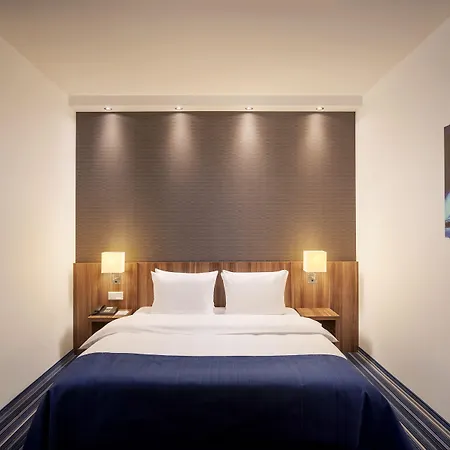 Express Airport By Ihg Hotel