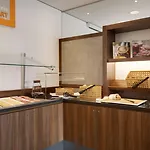 Express Airport By Ihg 3*