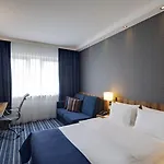 Express Airport By Ihg 3*