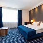 Express Airport By Ihg Hotell 3*