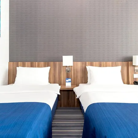 Hotel Express Airport By Ihg 3*