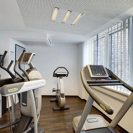 Express Airport By Ihg Otel 3*