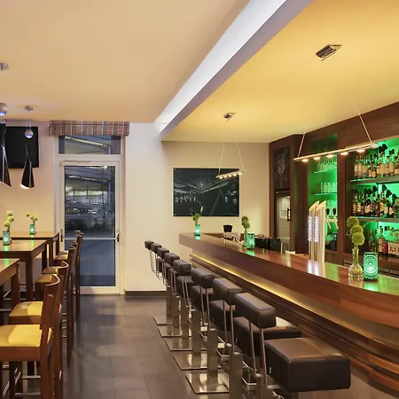 Express Airport By Ihg מלון 3*