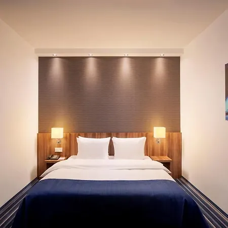Otel Express Airport By Ihg 3*