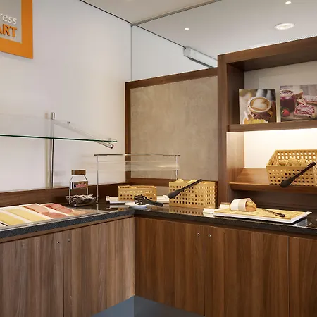 Express Airport By Ihg 3*