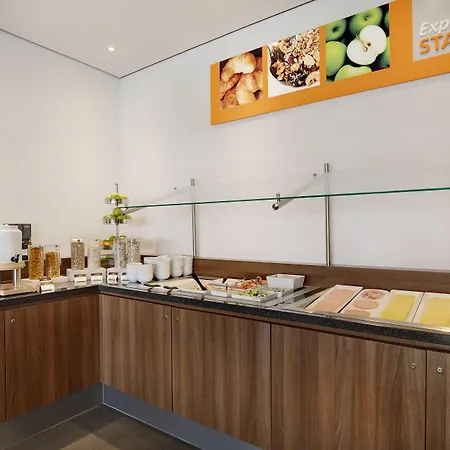 Hotel Express Airport By Ihg Brême