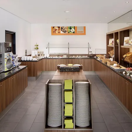 מלון Express Airport By Ihg 3*