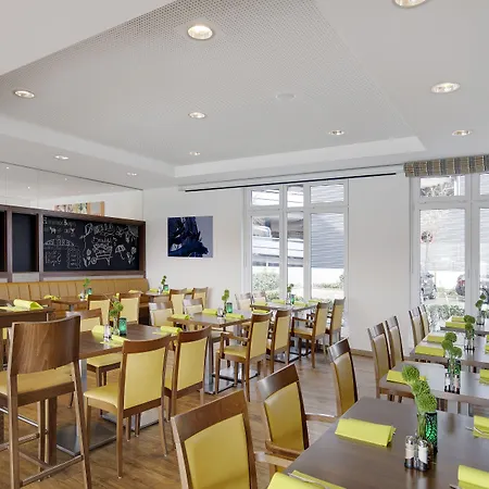 Hotel Express Airport By Ihg 3*