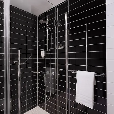 Express Airport By Ihg Hotel