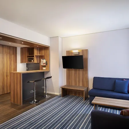 Hotel Express Airport By Ihg 3*