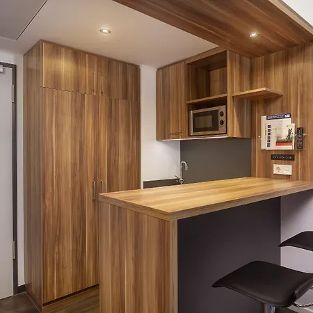 Express Airport By Ihg Hotell 3*