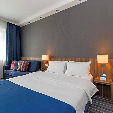 Hotel Express Airport By Ihg 3*