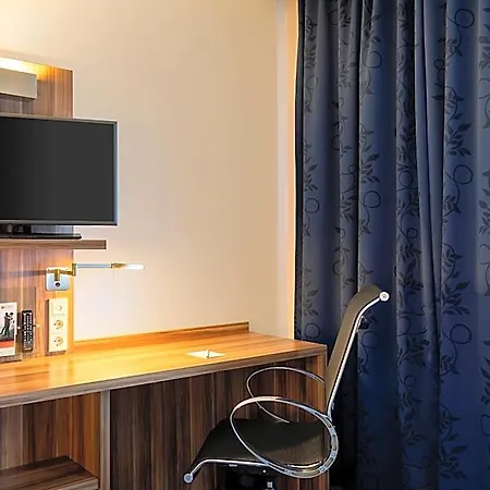 Hotel Express Airport By Ihg