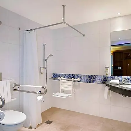 Hotel Express Airport By Ihg