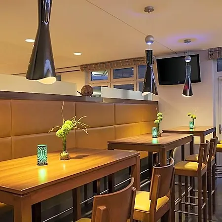 Express Airport By Ihg Hotel 3*