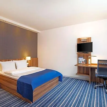 Express Airport By Ihg Hotel