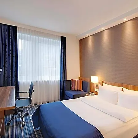 Express Airport By Ihg 3*