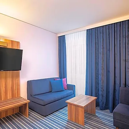 Hotel Express Airport By Ihg 3*