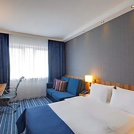 Hotel Express Airport By Ihg 3*