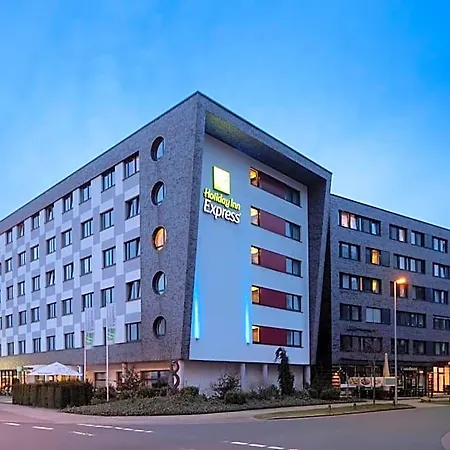 Express Airport By Ihg Hotel
