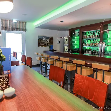 Express Airport By Ihg Otel