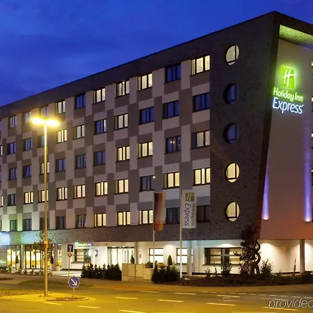 Hotel Express Airport By Ihg 3*