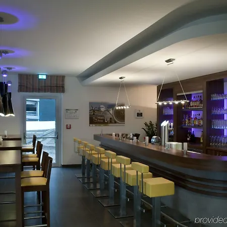 Express Airport By Ihg מלון