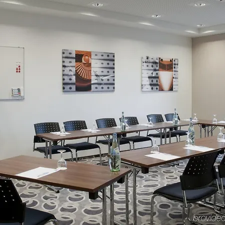 Express Airport By Ihg מלון 3*