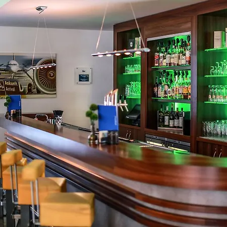 Express Airport By Ihg ברמן