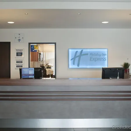 מלון Express Airport By Ihg 3*