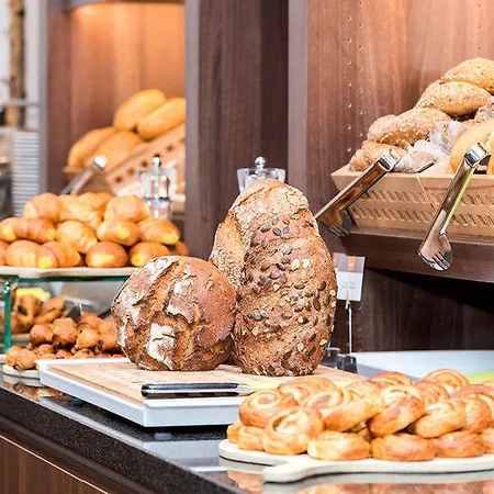 Hotel Express Airport By Ihg 3*