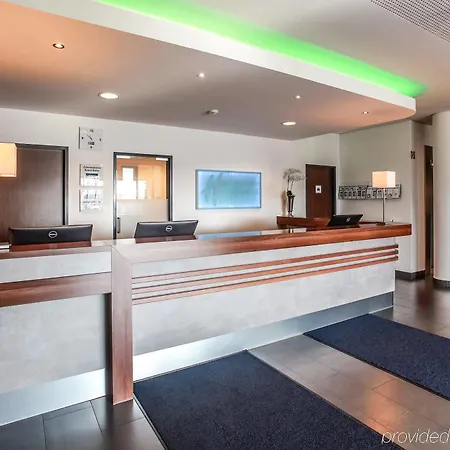 Express Airport By Ihg 3*