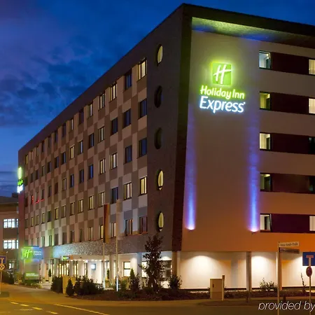 Express Airport By Ihg 3*