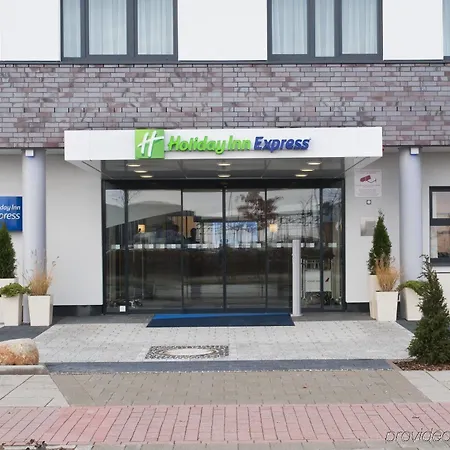 Hotel Express Airport By Ihg 3*