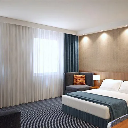 Hotel Express Airport By Ihg 3*