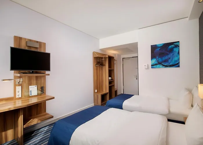 ホテル ホリデイ エクスプレス エアポート 3*