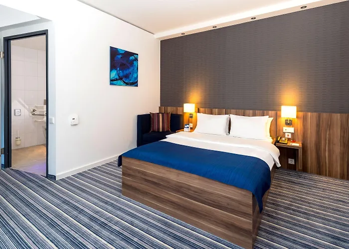 Hotel Express Airport By Ihg