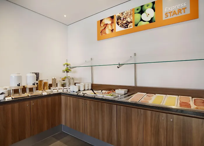 מלון Express Airport By Ihg ברמן