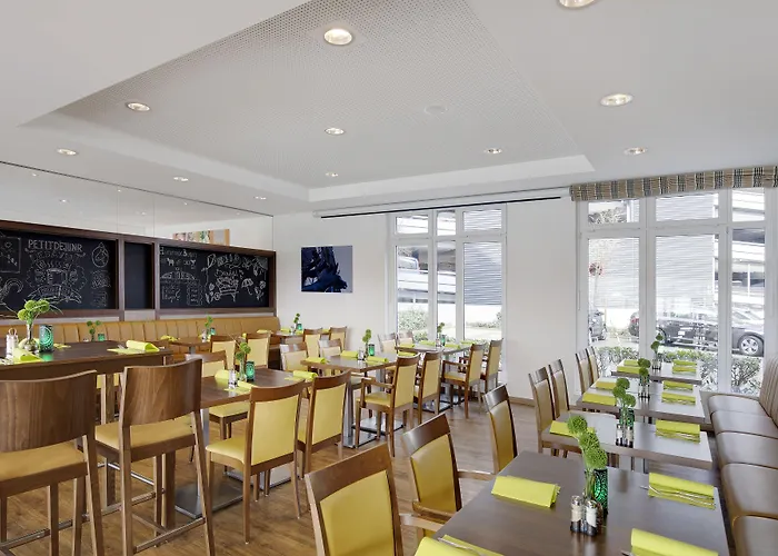 ホテル ホリデイ エクスプレス エアポート 3*