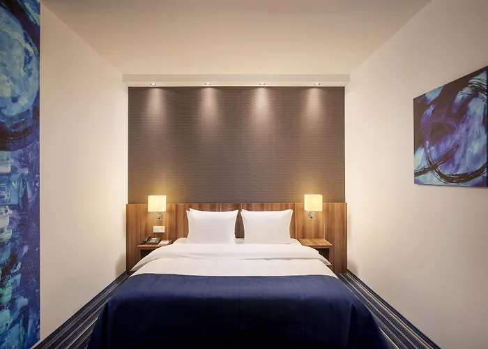 Express Airport By Ihg Hotel