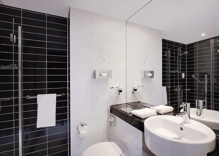 Express Airport By Ihg 3* ברמן