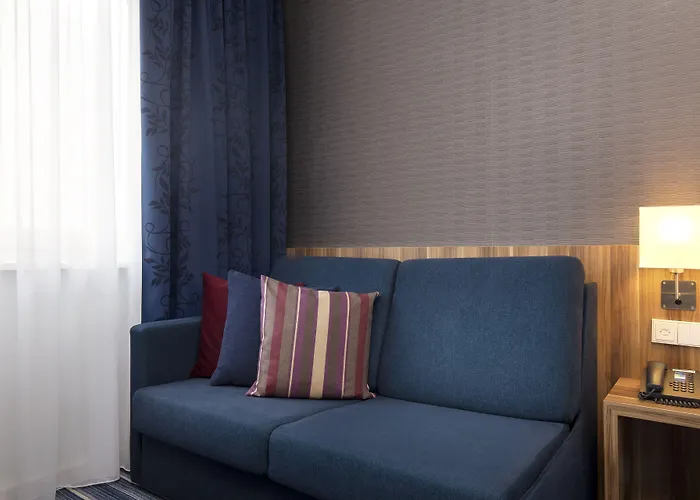 Express Airport By Ihg Hotel