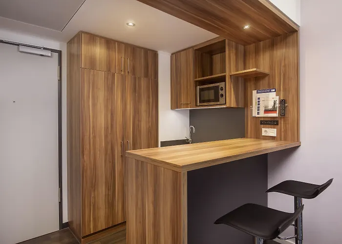 Express Airport By Ihg מלון 3*