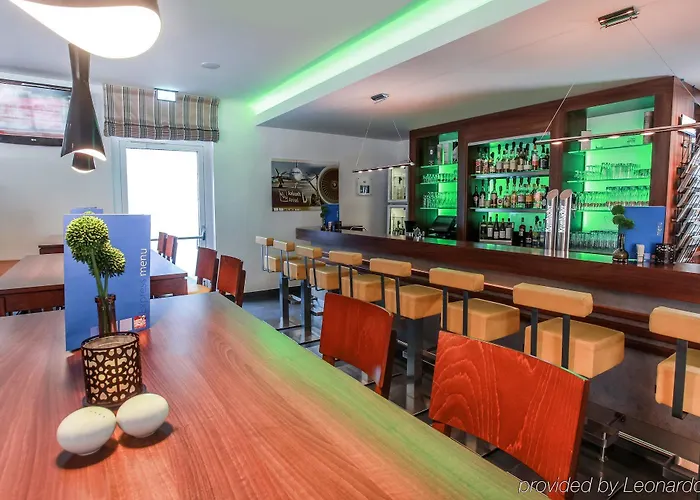 Express Airport By Ihg מלון