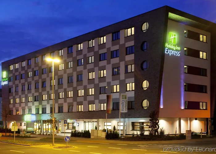 Hotel Express Airport By Ihg 3*