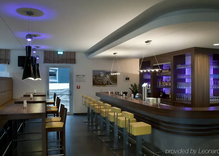 Express Airport By Ihg Hotel