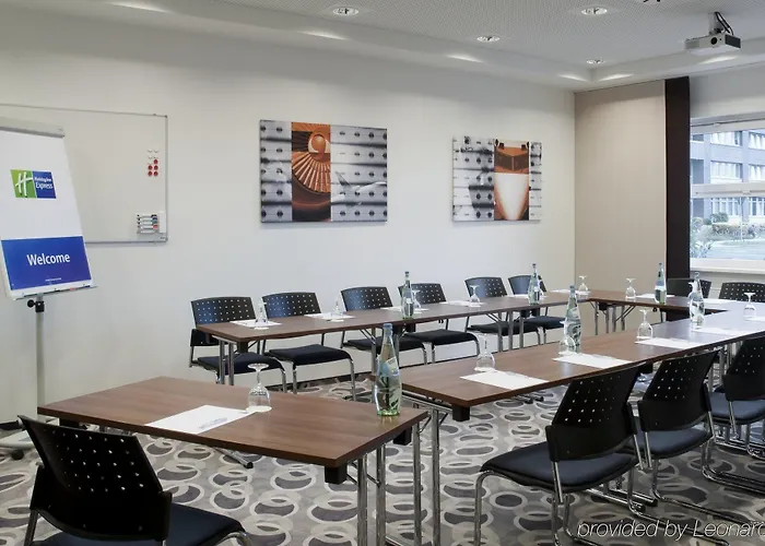 Express Airport By Ihg מלון 3*