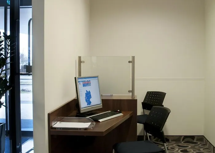 Express Airport By Ihg Hotel